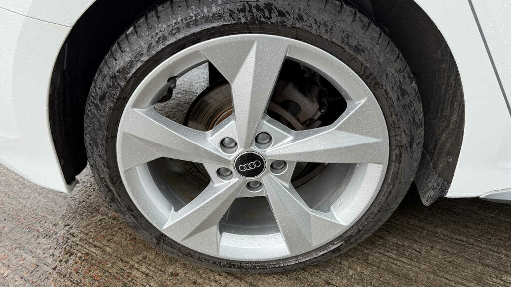 Audi A3 30 Tfsi S Line S Tronic 2023 SE73OXR White #4
