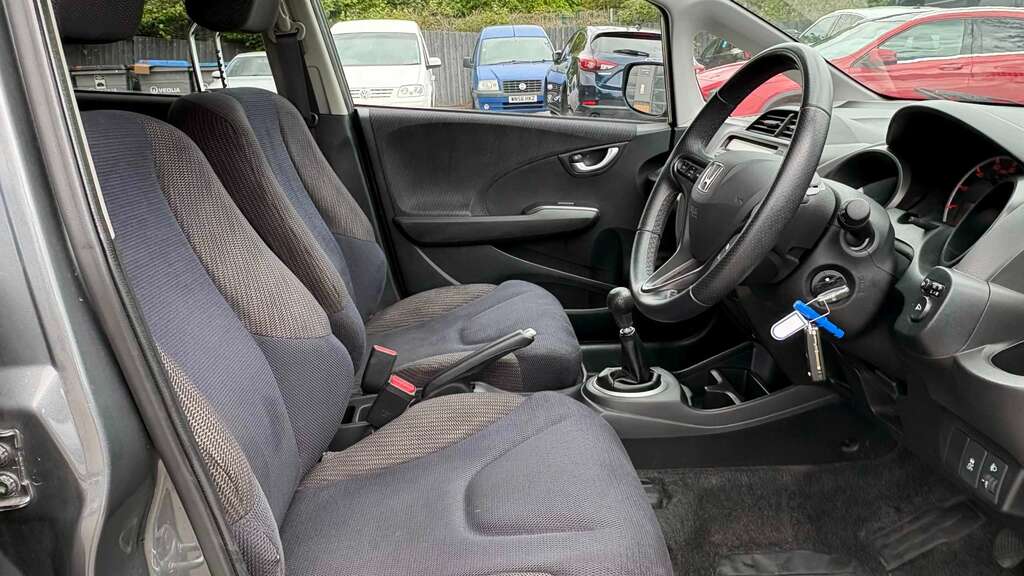 Honda Jazz 1.4 I-vtec Es Plus 2014 FJ14WRZ #2
