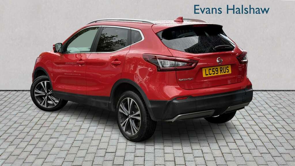 Nissan Qashqai 1.3 Dig-t N-connecta Glass Roof Pack 2021 Red