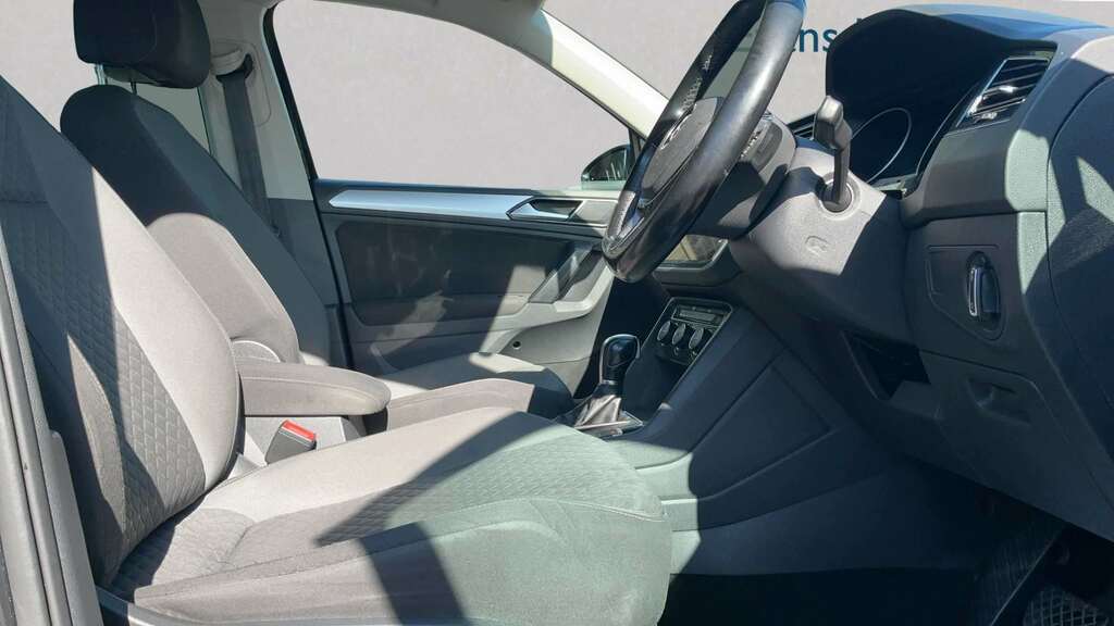 Volkswagen Tiguan 2.0 Tdi 150 Se Nav Dsg 2018 DU18AXS Black #3