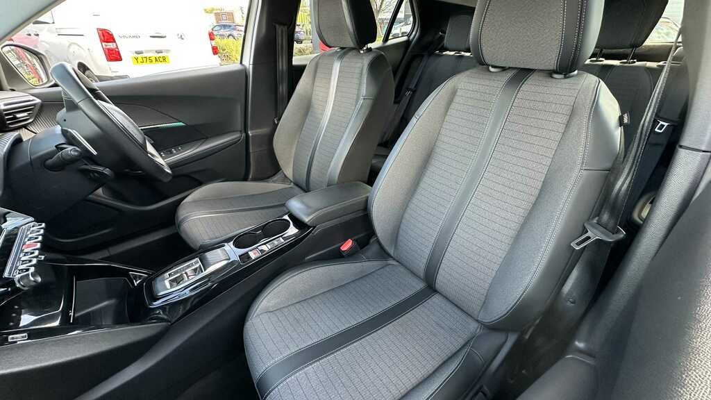 Peugeot 2008 1.2 Puretech 130 Allure Premium Eat8 2022 YL22NXD White #5