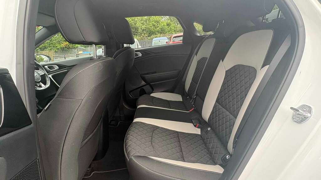 Kia Ceed 1.5T Gdi Isg Gt-line 2021 White #3