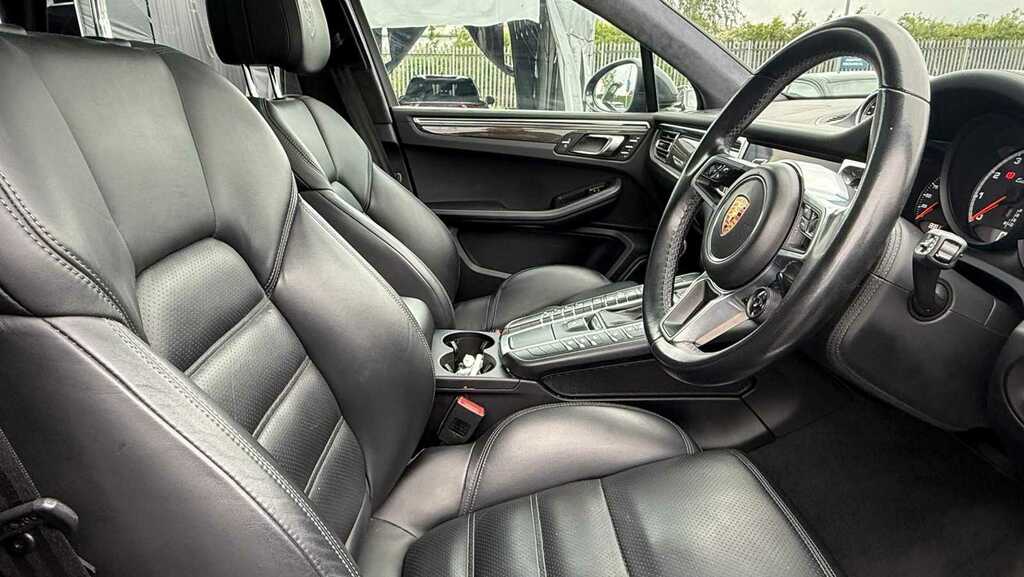 Porsche Macan Turbo Pdk 2019 FD69LCX Grey #3