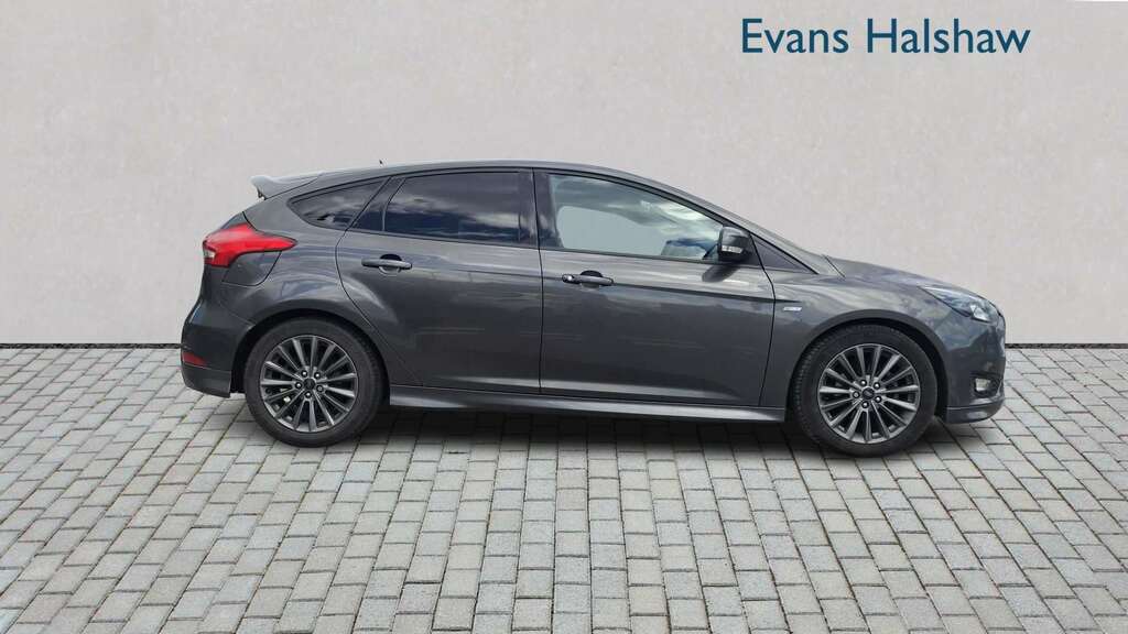 Ford Focus 1.0 Ecoboost 140 St-line Navigation 2018 WP18YDX Grey #3