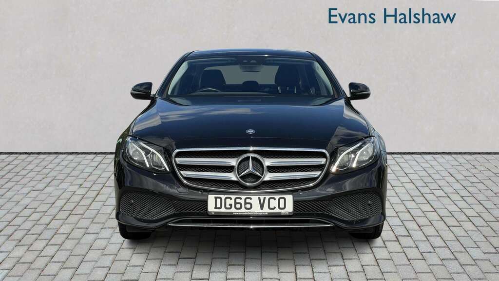 Mercedes-Benz E Class E220d Se 9G-tronic 2016 DG66VCO Black #4