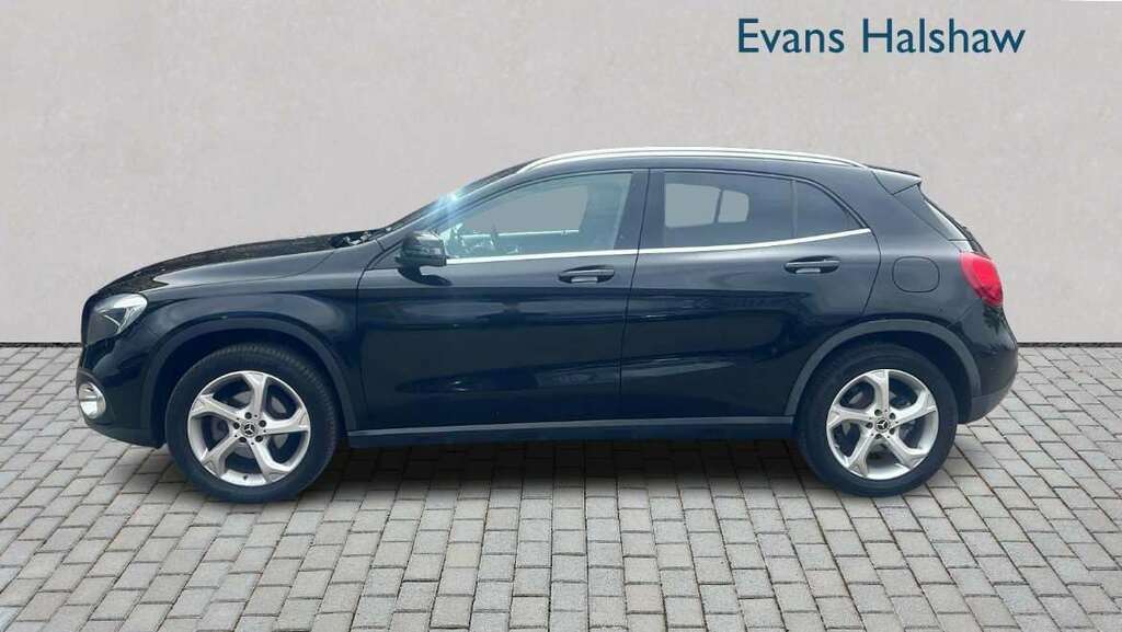 Mercedes-Benz GLA Class 200 Sport Executive 2017 MT67EFE Black #3