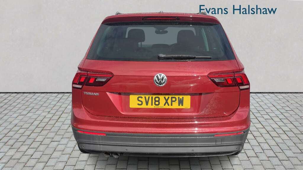 Volkswagen Tiguan 1.4 Tsi 150 Se Nav 2018 SV18XPW Red #2