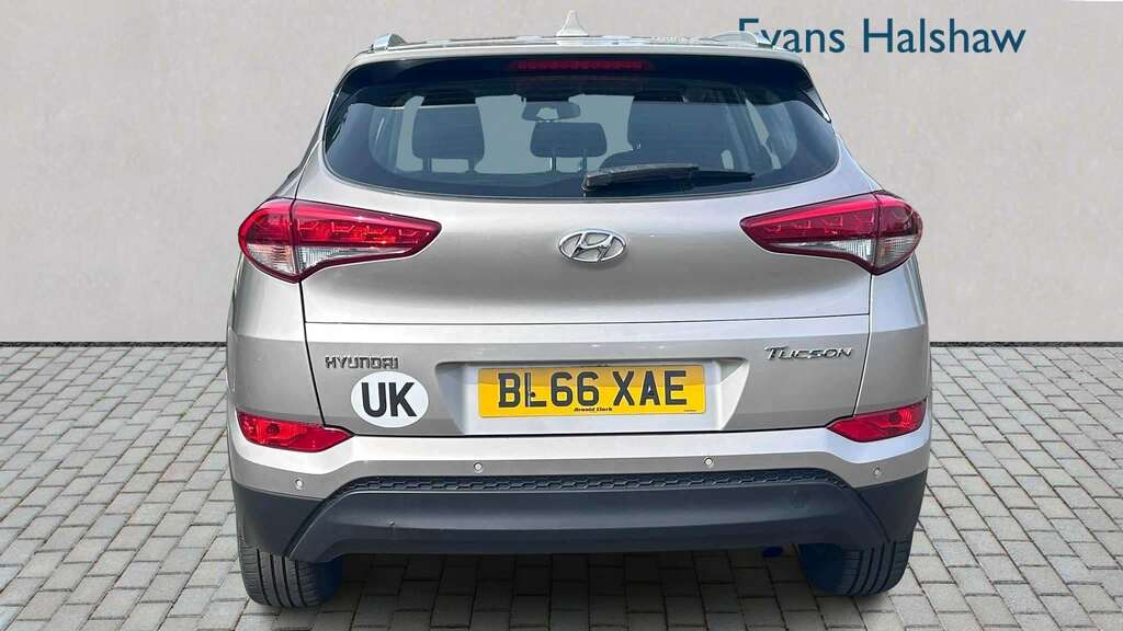 Hyundai Tucson 1.7 Crdi Blue Drive Se 2Wd 2016 BL66XAE White #5