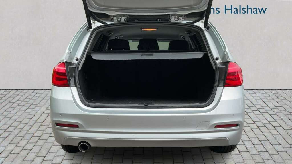 BMW 3 Series 318D Se 2018 YD68OCO Silver #4