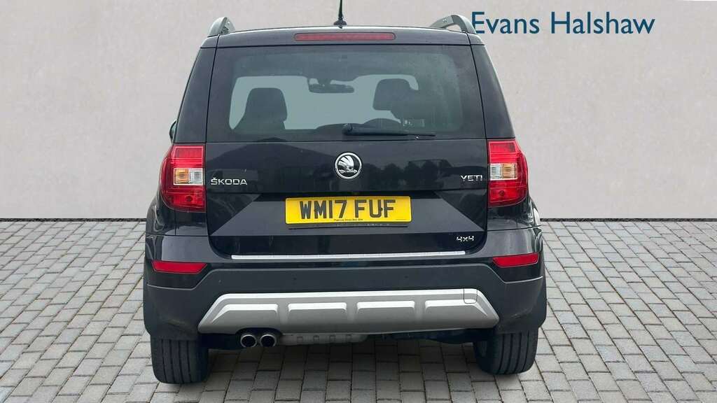 Skoda Yeti 2.0 Tdi Cr 150 Se L Drive 4X4 2017 Black #4