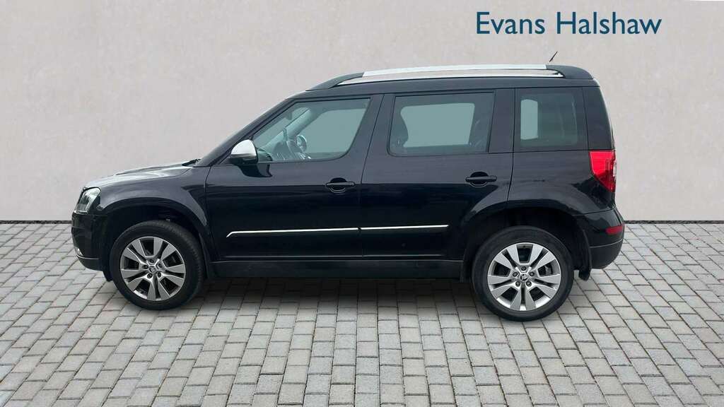 Skoda Yeti 2.0 Tdi Cr 150 Se L Drive 4X4 2017 Black #3