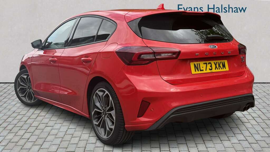 Ford Focus 1.0 Ecoboost Hybrid Mhev St-line X 2023 NL73XKM Red #2
