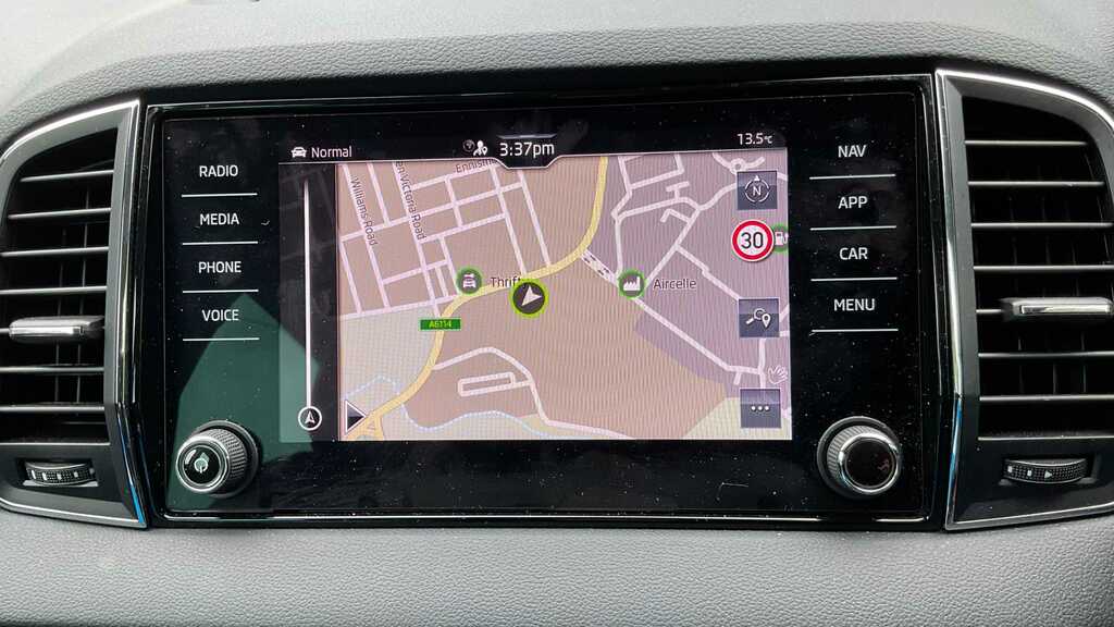 Skoda Karoq 1.5 Tsi Se L 2024 Black #4