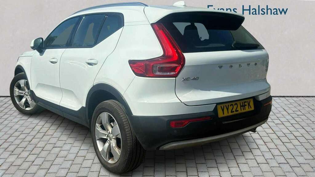 Volvo XC40 1.5 T3 163 Momentum Geartronic 2022 YY22HFK #3