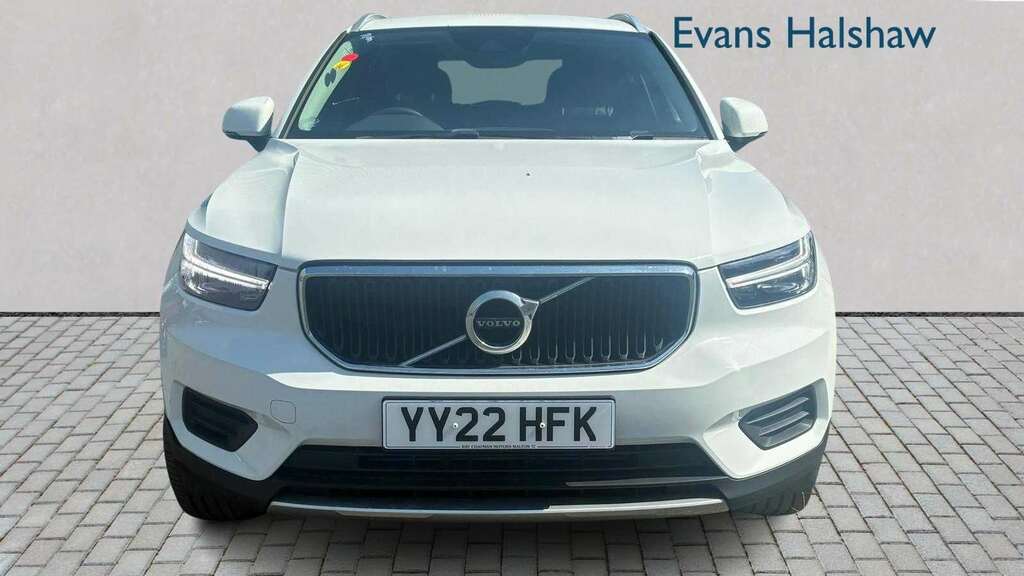 Volvo XC40 1.5 T3 163 Momentum Geartronic 2022 YY22HFK #2