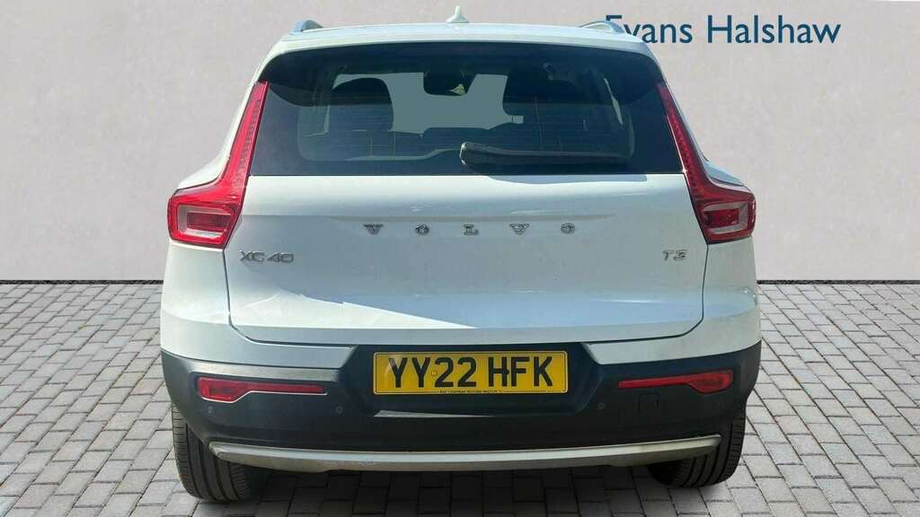 Volvo XC40 1.5 T3 163 Momentum Geartronic 2022 YY22HFK #5