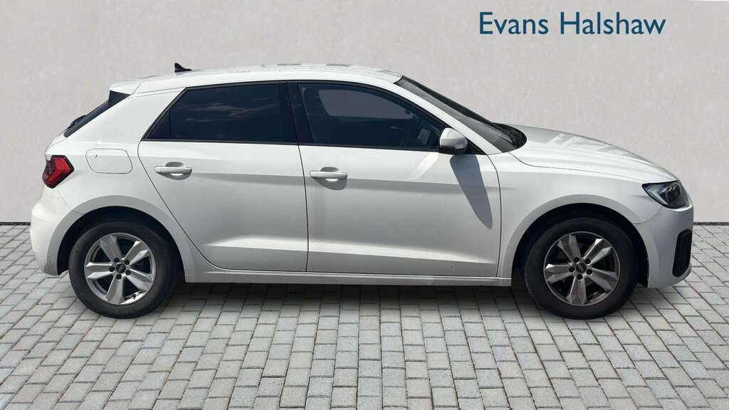 Audi A1 25 Tfsi Technik 2022 DF22FKH White #3