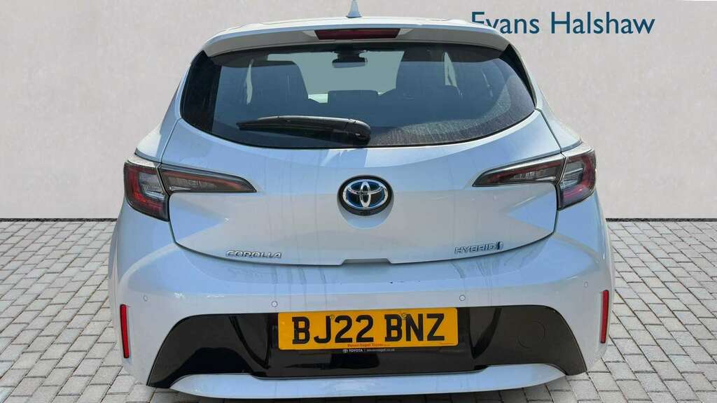 Toyota Corolla 1.8 Vvt-i Hybrid Icon Tech Cvt 2022 BJ22BNZ White #3