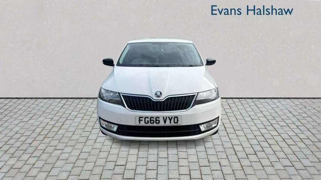 Skoda Rapid 1.2 Tsi 110 Sport 2016 White #2