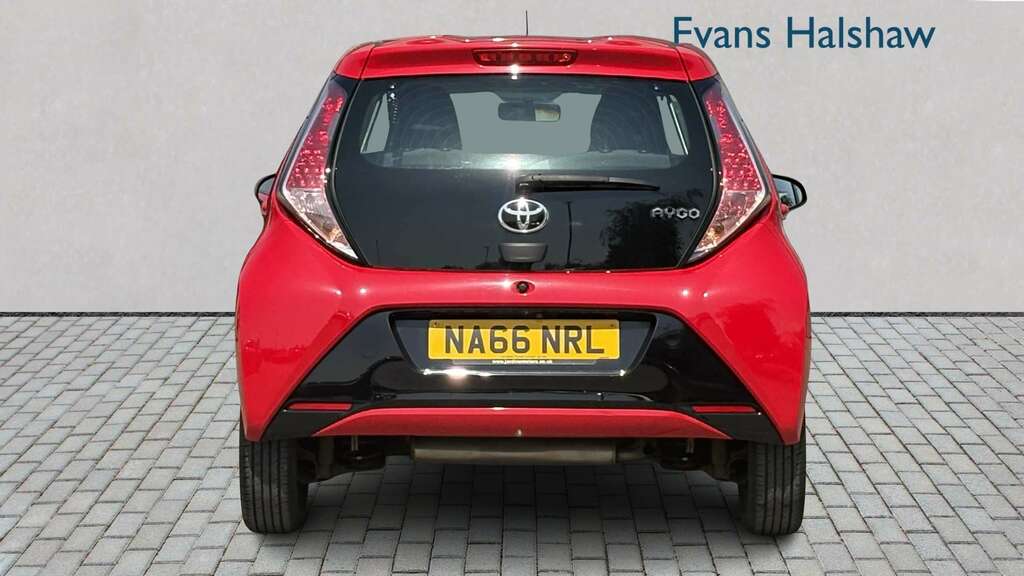 Toyota Aygo 1.0 Vvt-i X-play 2017 NA66NRL Red #4