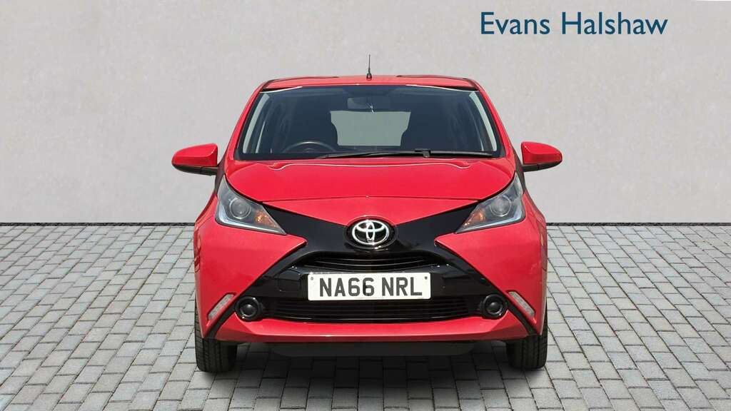 Toyota Aygo 1.0 Vvt-i X-play 2017 NA66NRL Red #2