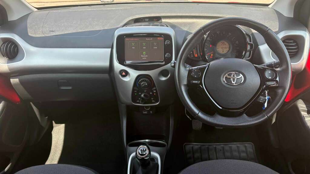 Toyota Aygo 1.0 Vvt-i X-play 2017 NA66NRL Red #6