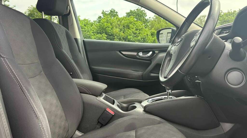 Nissan Qashqai 1.2 Dig-t N-connecta Xtronic 2016 BA66ZFN Black #2