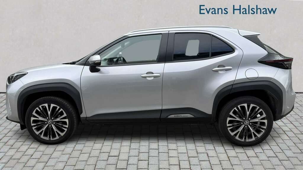 Toyota Yaris Cross 1.5 Hybrid Excel Cvt 2021 Silver #2