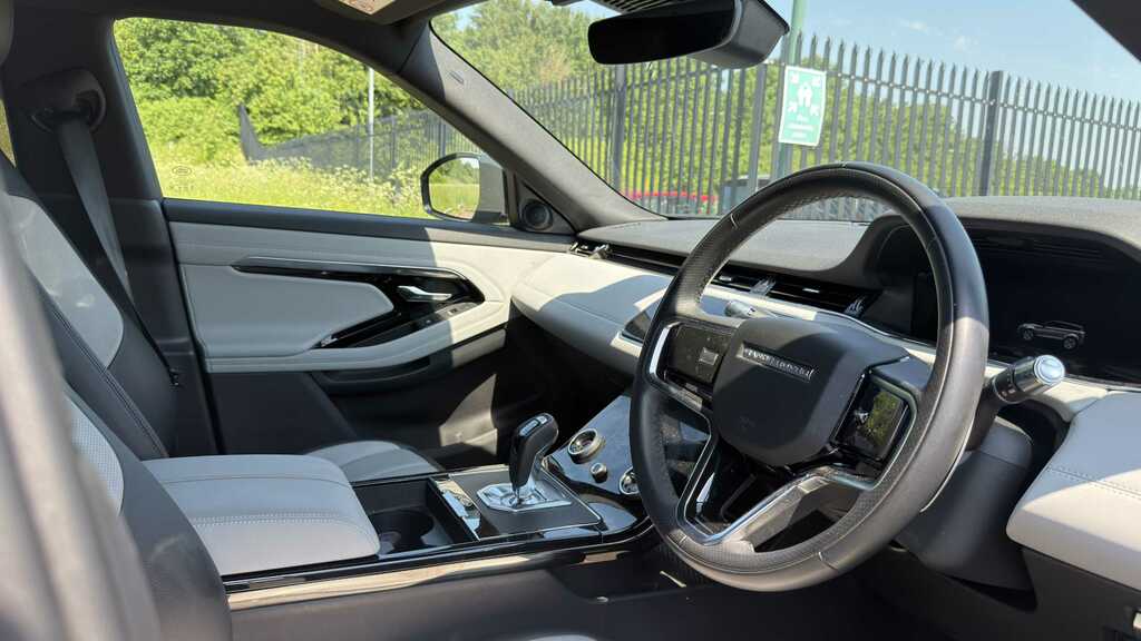 Land Rover Range Rover Evoque 2.0 D200 R-dynamic Se 2021 White #3