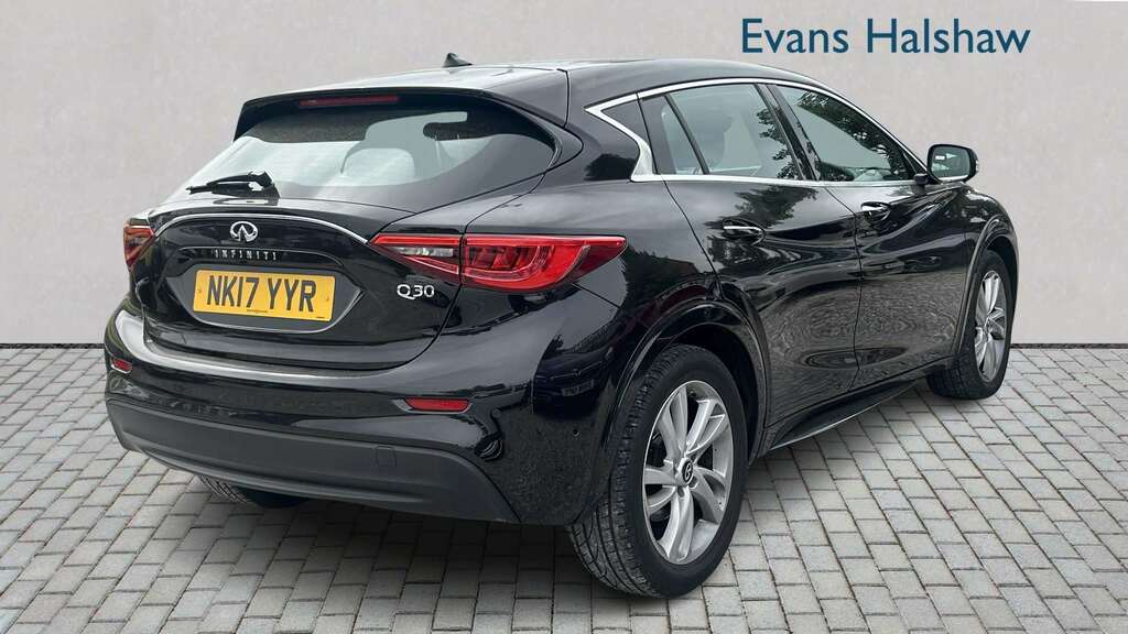 Infiniti Q30 1.5D Se 2017 NK17YYR Black #4