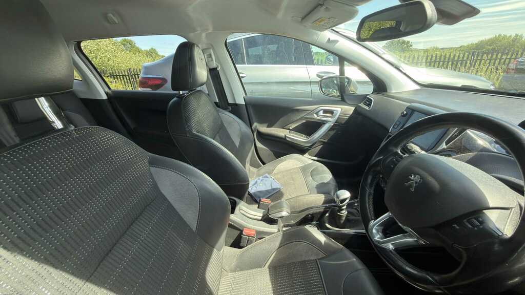 Peugeot 2008 1.2 Puretech 130 Allure 2018 DL18LVG Grey #4