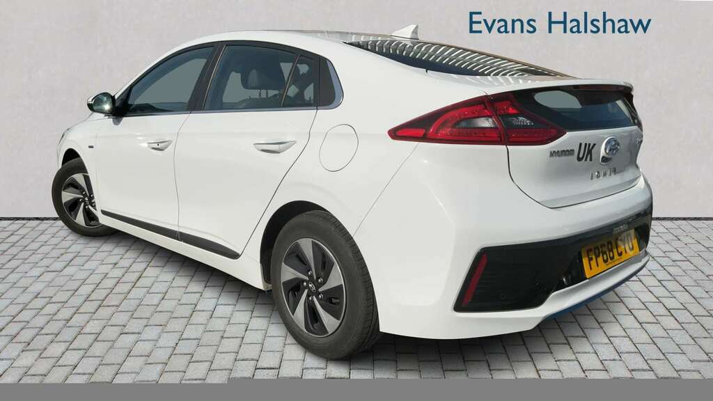 Hyundai Ioniq 1.6 Gdi Hybrid Premium Se Dct 2018 FP68CYO White #2