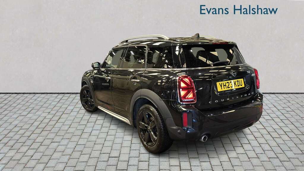 Mini Countryman 1.5 Cooper Classic 2023 YH23KDU Black #2