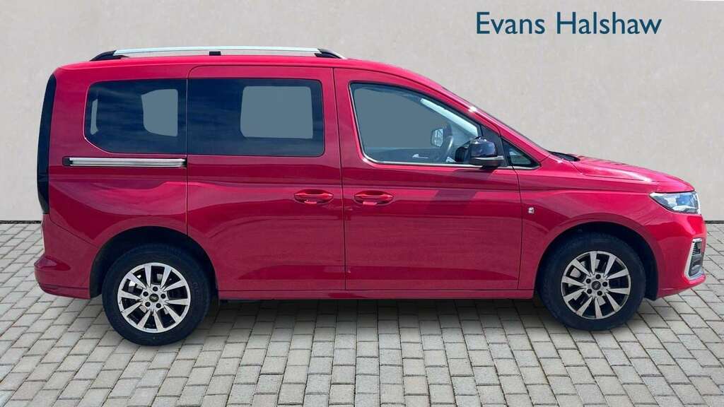 Ford Tourneo Connect 2.0 Ecoblue Titanium 2023 Red #4
