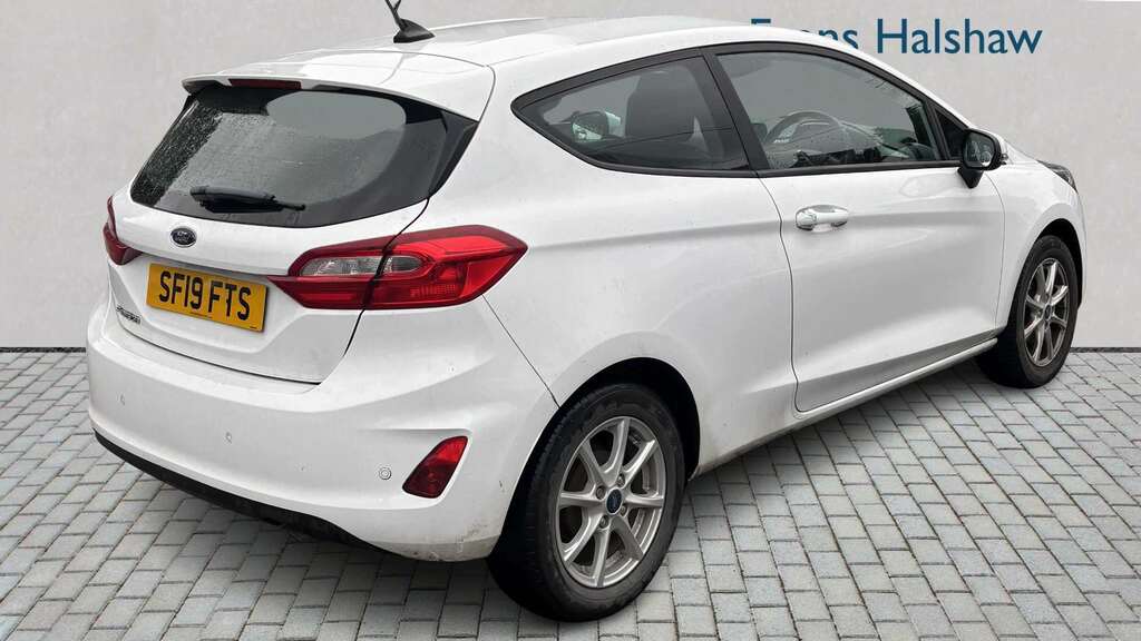 Ford Fiesta 1.1 Zetec 2019 SF19FTS White #3