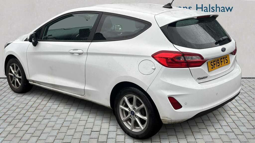 Ford Fiesta 1.1 Zetec 2019 SF19FTS White #2