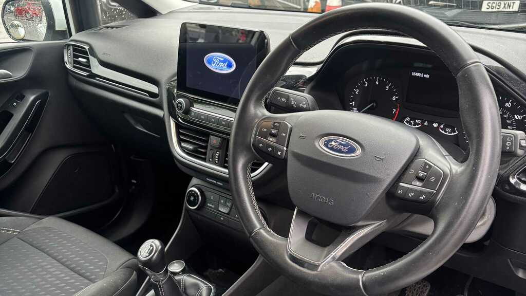 Ford Fiesta 1.1 Zetec 2019 SF19FTS White #4