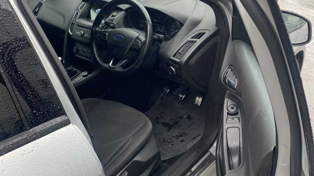 Ford Focus 1.5 Tdci 120 St-line Navigation 2018 SM68NSE Silver #4