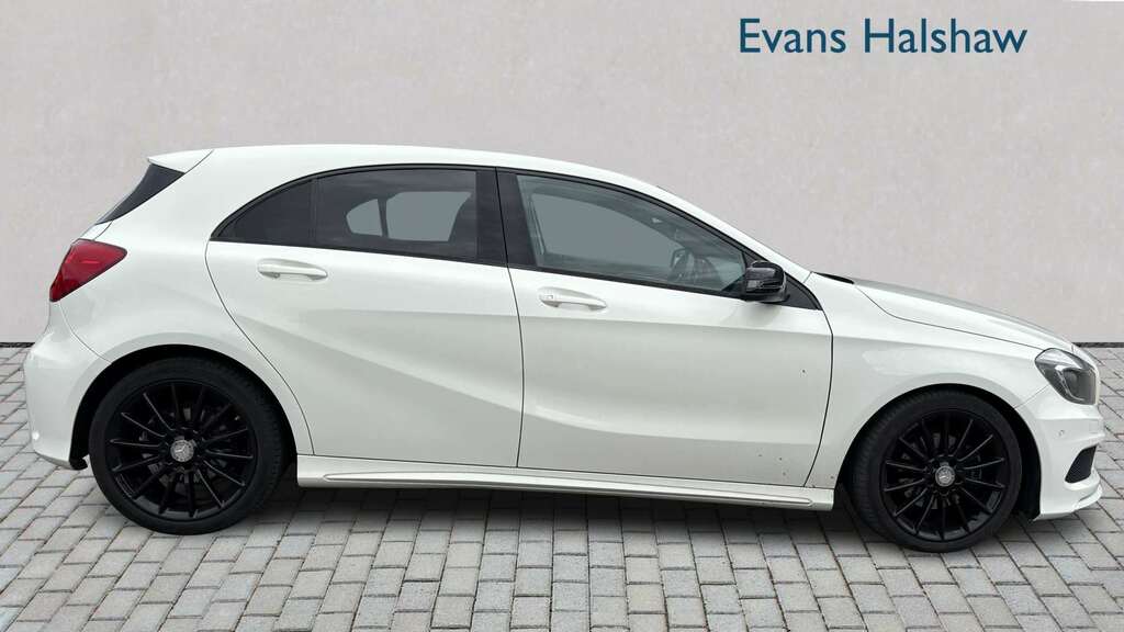 Mercedes-Benz A Class A200 Cdi Amg Night Edition 2015 YF65OXL White #2