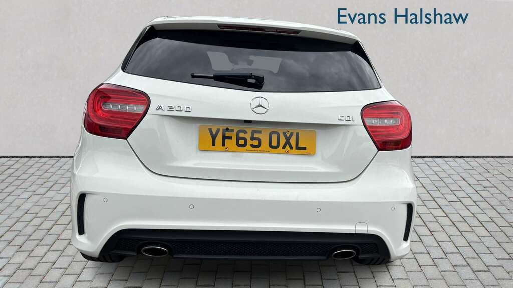 Mercedes-Benz A Class A200 Cdi Amg Night Edition 2015 YF65OXL White #3