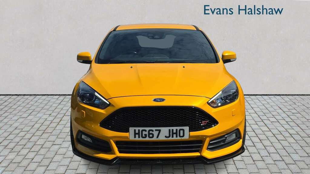 Ford Focus 2.0 Tdci 185 St-3 Navigation 2018 HG67JHO Yellow #3