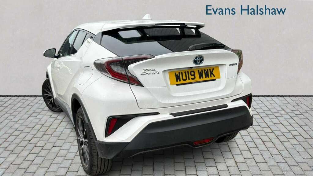 Toyota C-Hr 1.8 Hybrid Excel Cvt Leather 2019 WU19WWK White #2