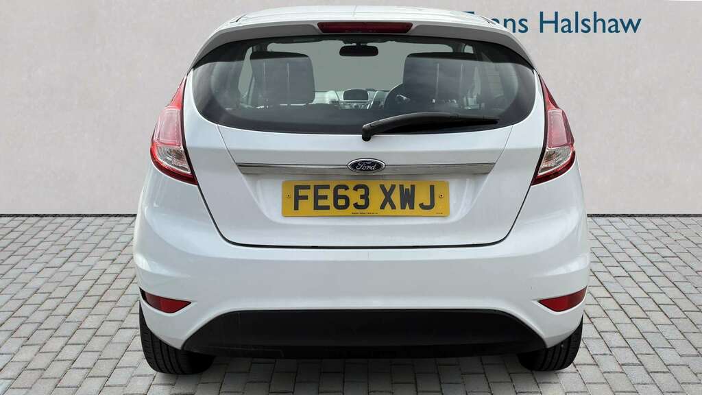 Ford Fiesta 1.25 82 Zetec 2013 FE63XWJ White #4