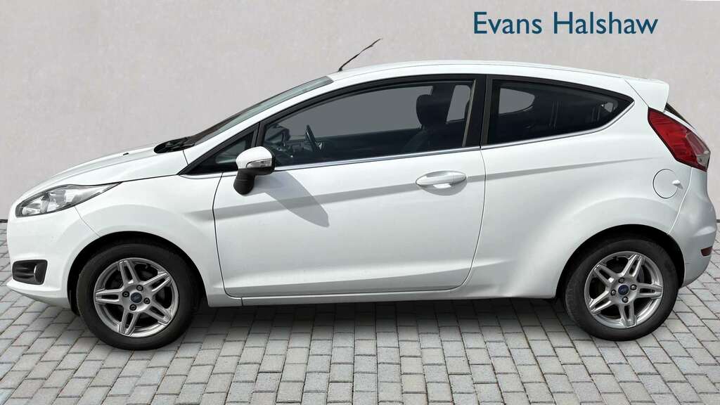 Ford Fiesta 1.25 82 Zetec 2013 FE63XWJ White #3
