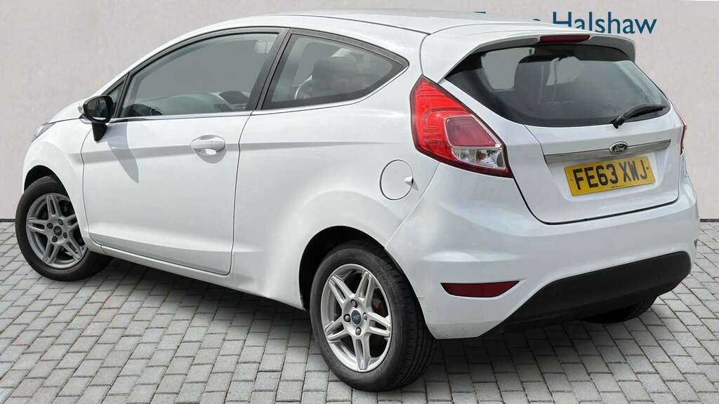 Ford Fiesta 1.25 82 Zetec 2013 FE63XWJ White #2