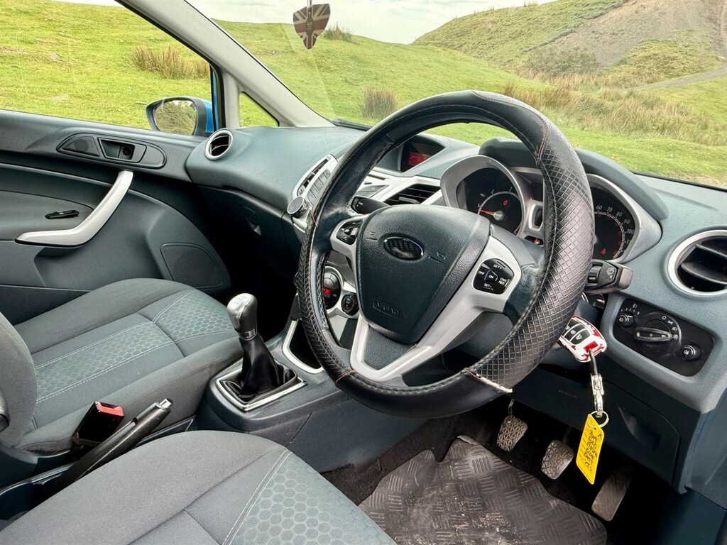 Ford Fiesta 1.6 Tdci Titanium  #2