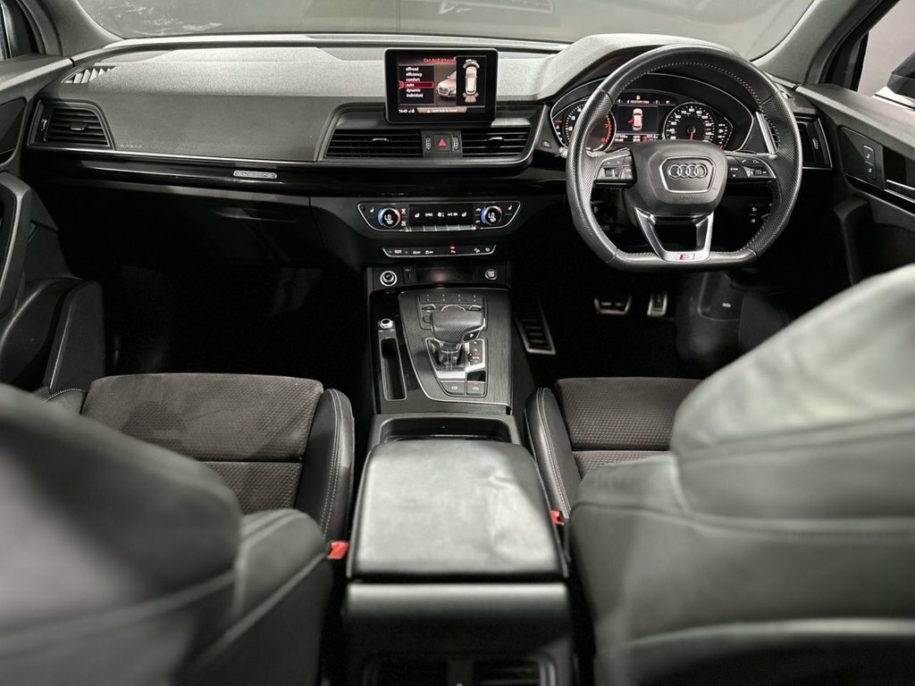 Audi Q5 2L Black Edition PE69XAO Grey #3