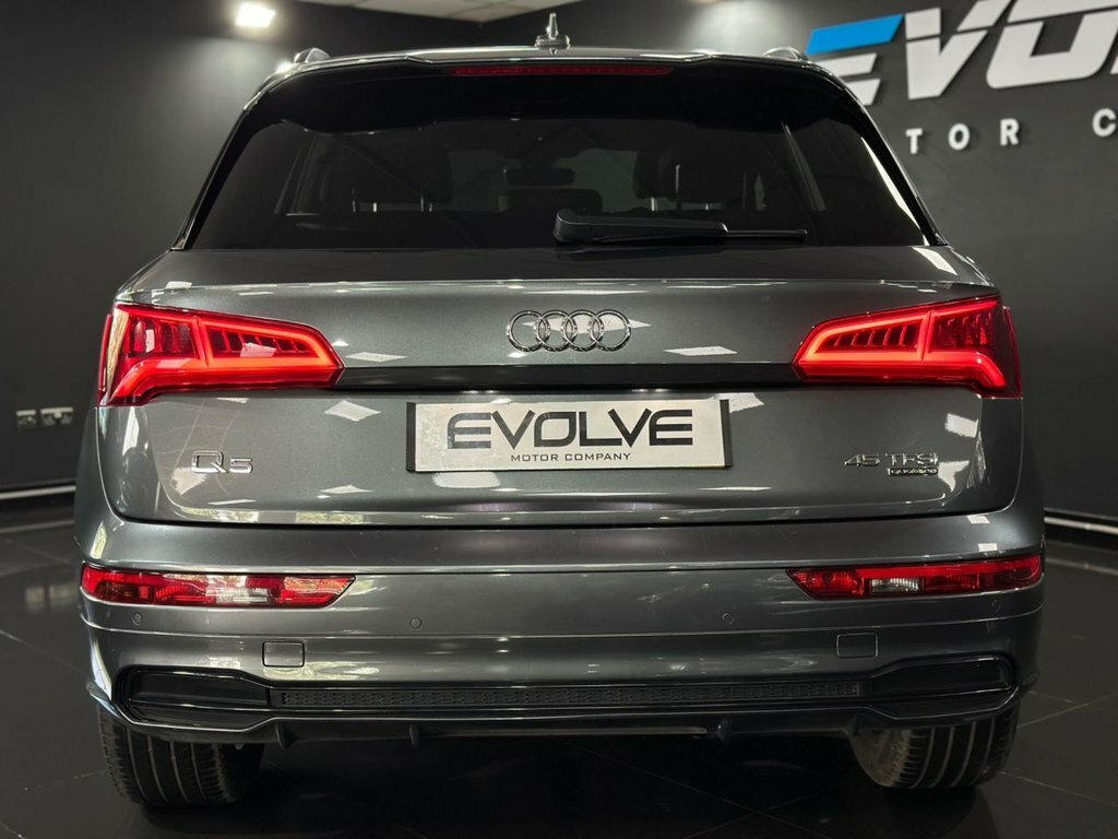 Audi Q5 2L Black Edition PE69XAO Grey #5
