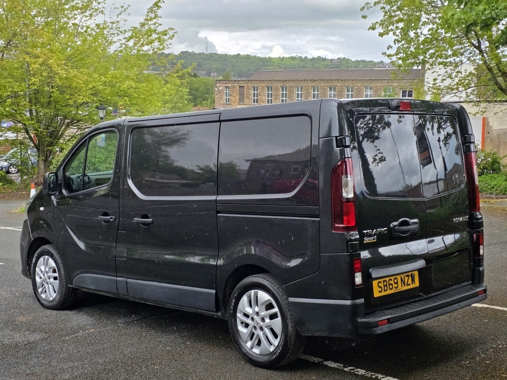 Renault Trafic 2.0 Sl28 Sport Black #6