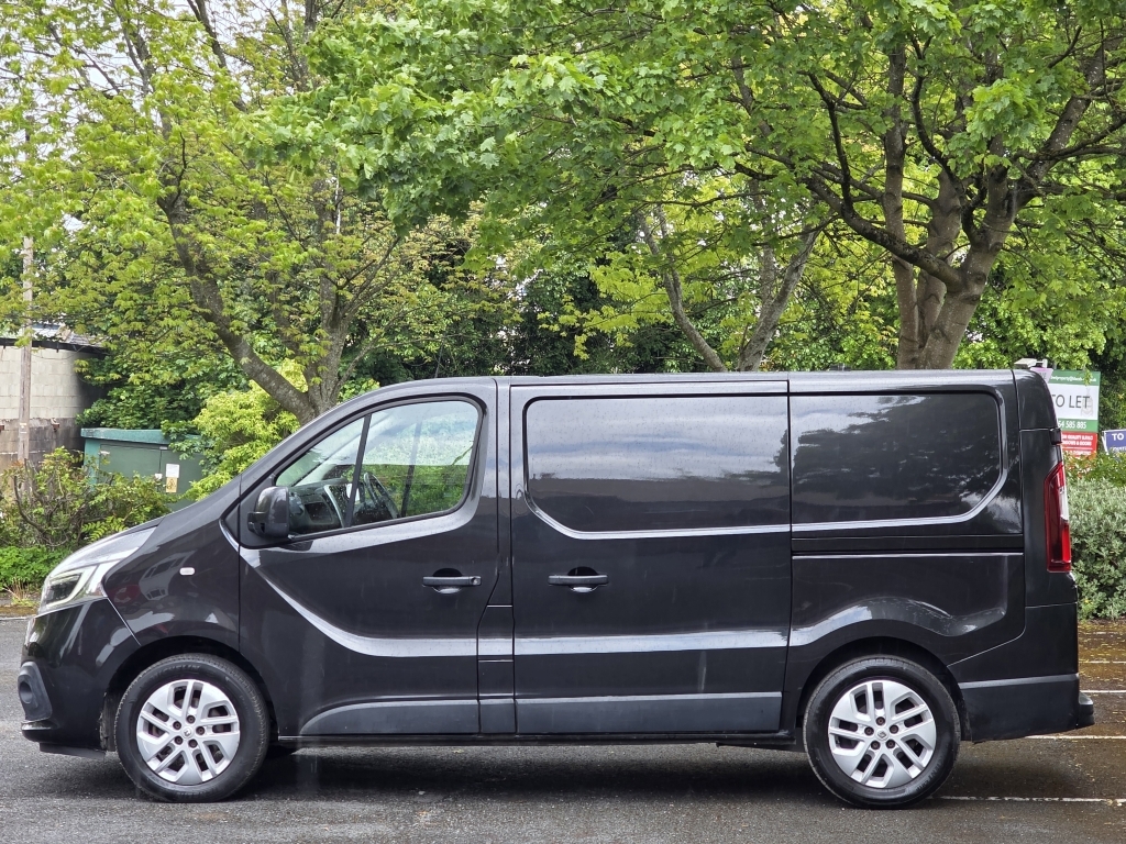 Renault Trafic 2.0 Sl28 Sport Black #4